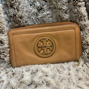 Tory Burch Amanda Zip Wallet